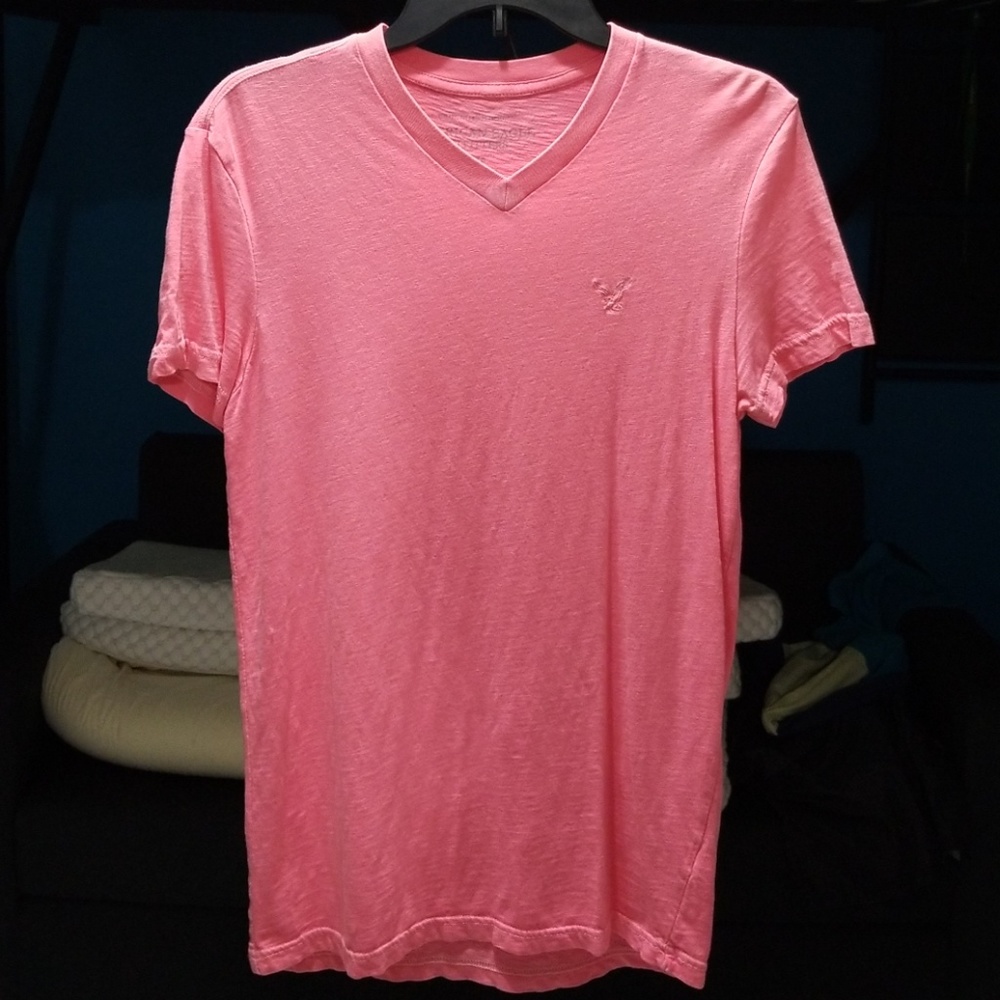 American Eagle pink Vneck T-shirt
